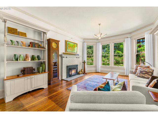 5006 Se LONG St, Portland, OR 97206