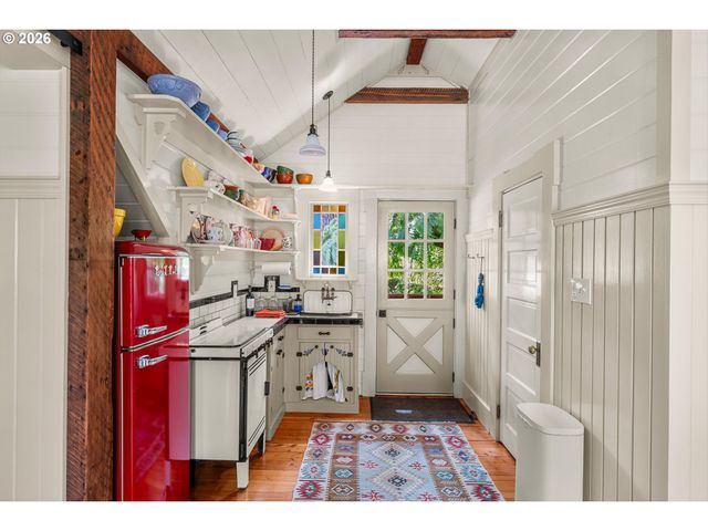 5006 Se LONG St, Portland, OR 97206