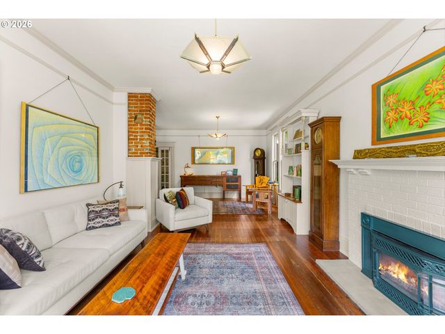 5006 Se LONG St, Portland, OR 97206