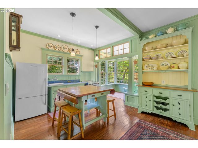5006 Se LONG St, Portland, OR 97206