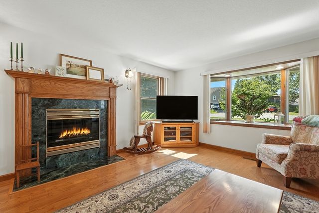 55 Dowds Ln, Chicopee, MA 01020