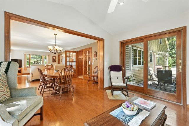 55 Dowds Ln, Chicopee, MA 01020