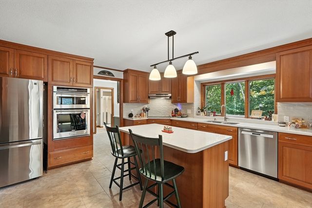 55 Dowds Ln, Chicopee, MA 01020
