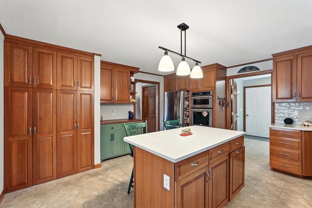 55 Dowds Ln, Chicopee, MA 01020