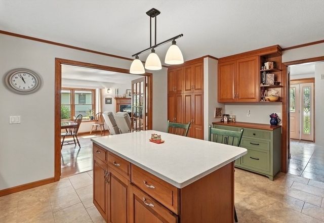 55 Dowds Ln, Chicopee, MA 01020
