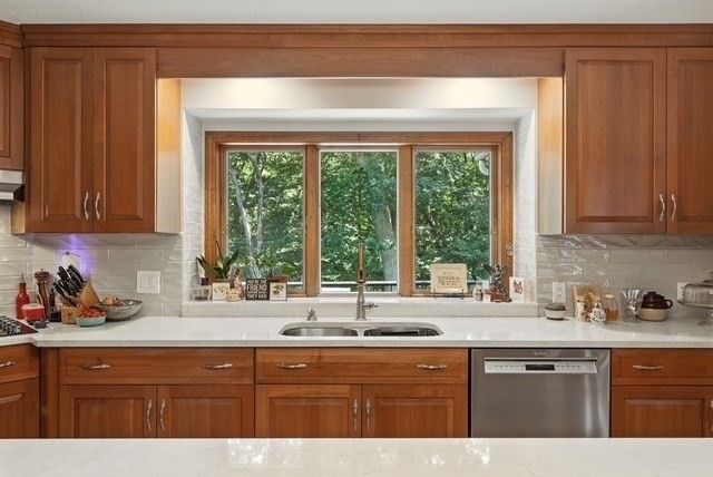 55 Dowds Ln, Chicopee, MA 01020