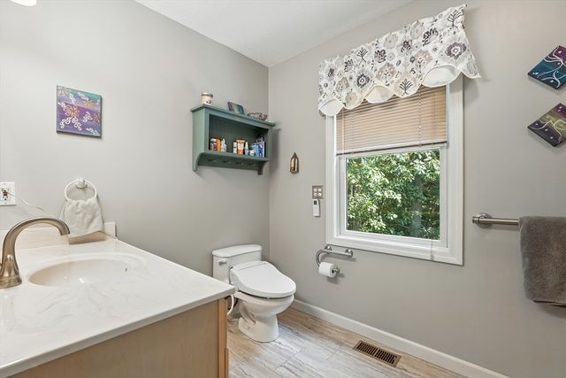 55 Dowds Ln, Chicopee, MA 01020