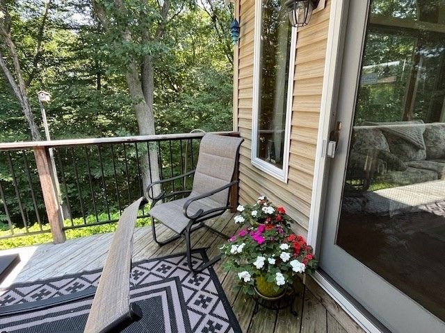 55 Dowds Ln, Chicopee, MA 01020