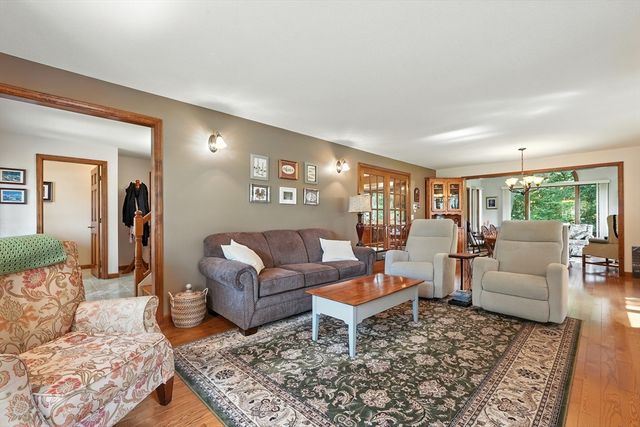 55 Dowds Ln, Chicopee, MA 01020