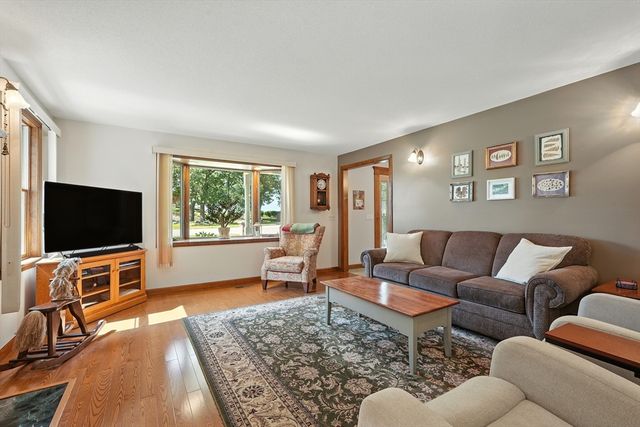 55 Dowds Ln, Chicopee, MA 01020