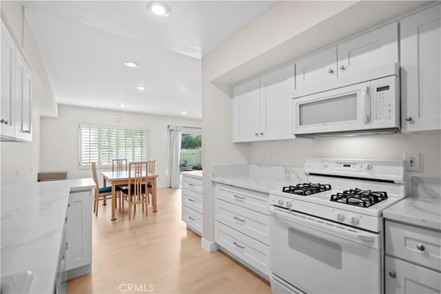 395 S Oakland Avenue 104, Pasadena, CA 91101