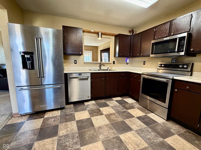 831 Cross Wind Court, Greenwood, IN 46143
