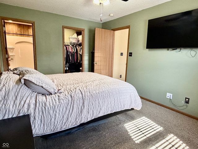 831 Cross Wind Court, Greenwood, IN 46143