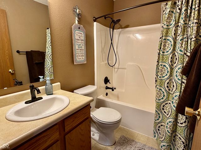 831 Cross Wind Court, Greenwood, IN 46143