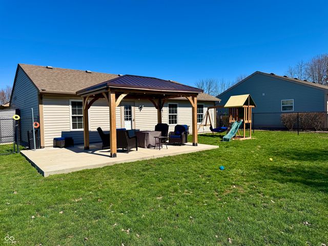 831 Cross Wind Court, Greenwood, IN 46143