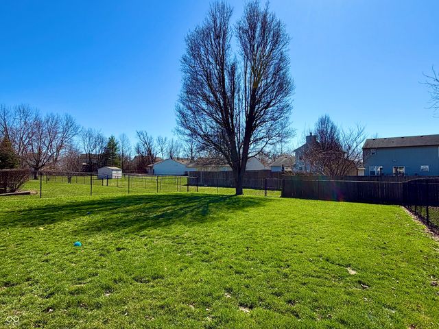 831 Cross Wind Court, Greenwood, IN 46143