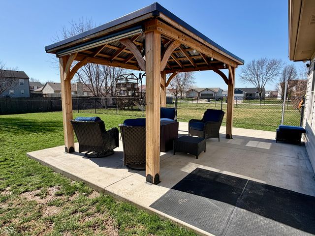 831 Cross Wind Court, Greenwood, IN 46143