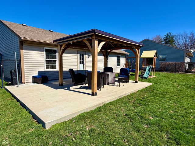 831 Cross Wind Court, Greenwood, IN 46143