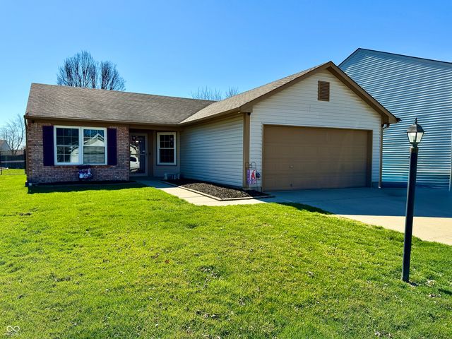 831 Cross Wind Court, Greenwood, IN 46143