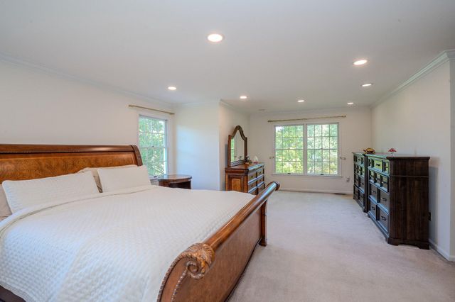 1 SHELLEY CT, Princeton Junction, NJ 08550