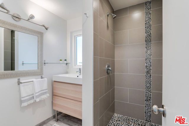 5343 TENDILLA Avenue, Woodland Hills (los Angeles), CA 91364