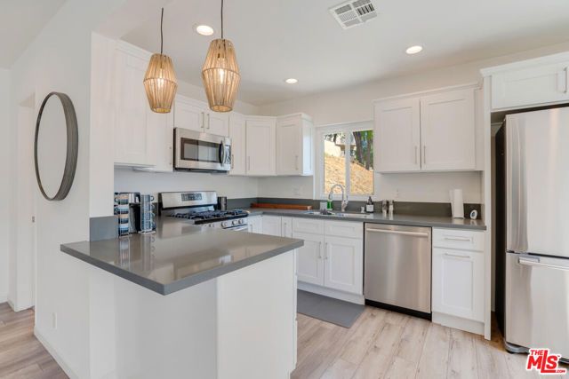 5343 TENDILLA Avenue, Woodland Hills (los Angeles), CA 91364