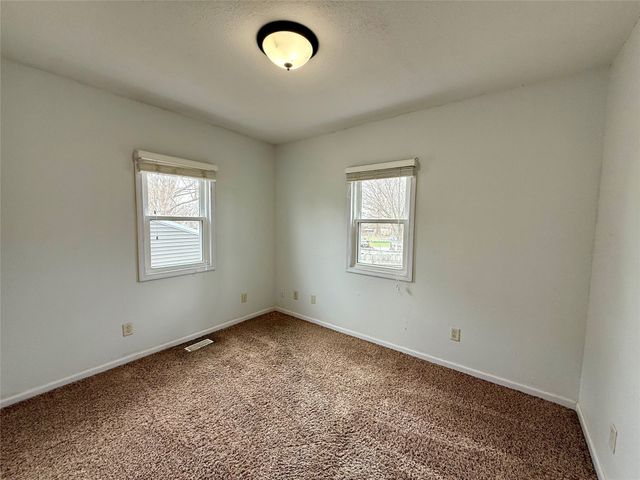 1606 Army Post Road, Des Moines, IA 50315