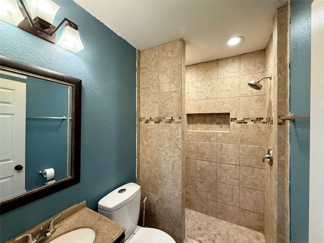 1606 Army Post Road, Des Moines, IA 50315