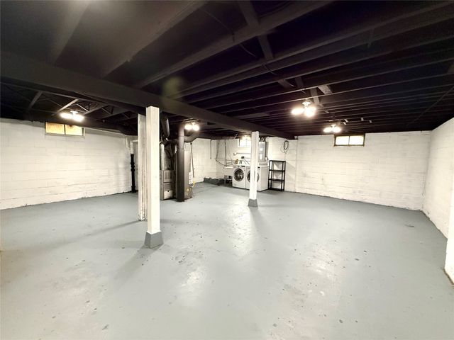 1606 Army Post Road, Des Moines, IA 50315