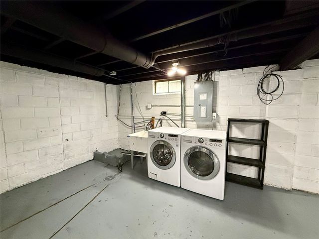 1606 Army Post Road, Des Moines, IA 50315