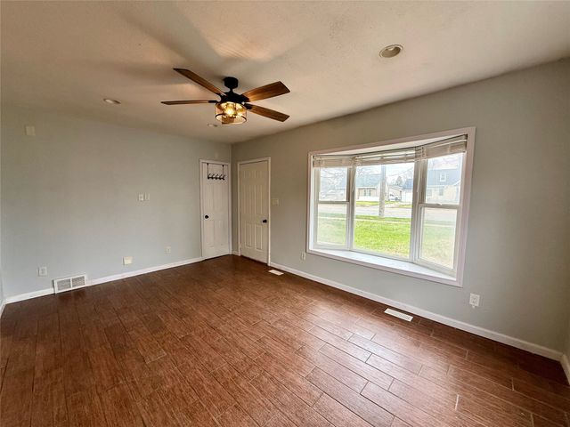 1606 Army Post Road, Des Moines, IA 50315