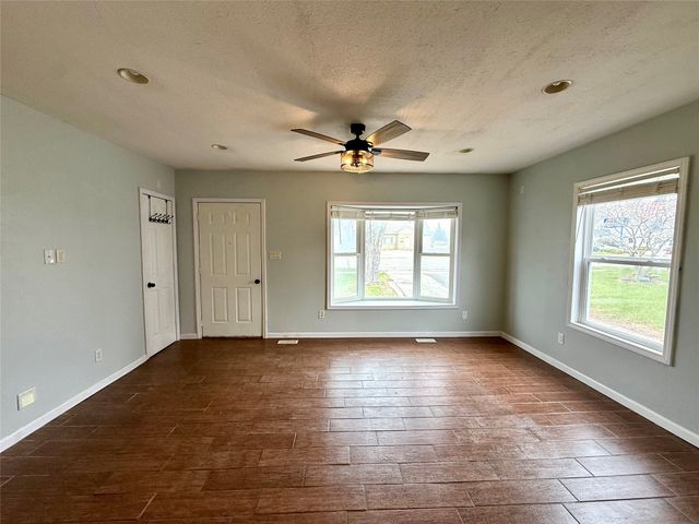 1606 Army Post Road, Des Moines, IA 50315