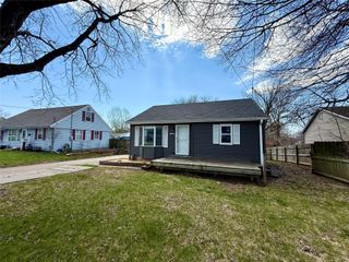1606 Army Post Road, Des Moines, IA 50315