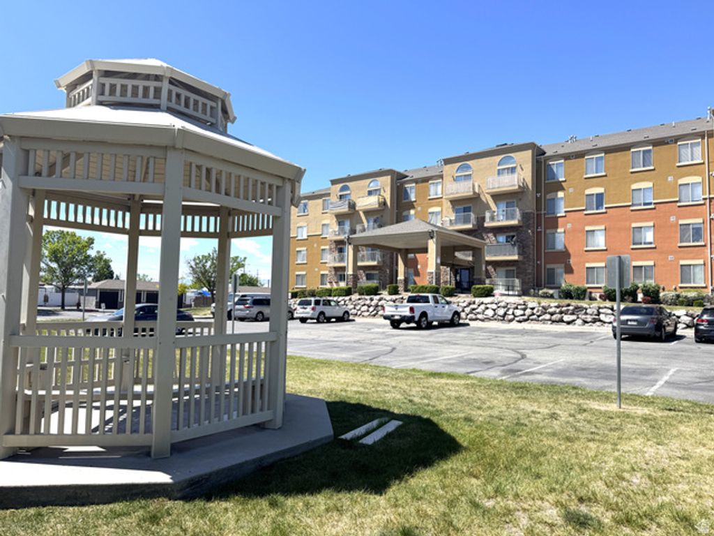 Image 2 of property listing at 3478 S COZY RIVER PL #306, West Valley City, UT 84119