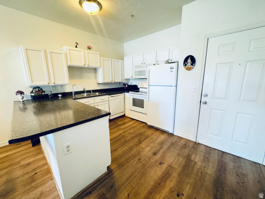 Image 4 of property listing at 3478 S COZY RIVER PL #306, West Valley City, UT 84119