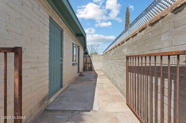 2831 S Beechwood Avenue, Tucson, AZ 85730