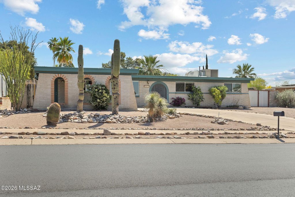 2831 S Beechwood Avenue, Tucson, AZ 85730
