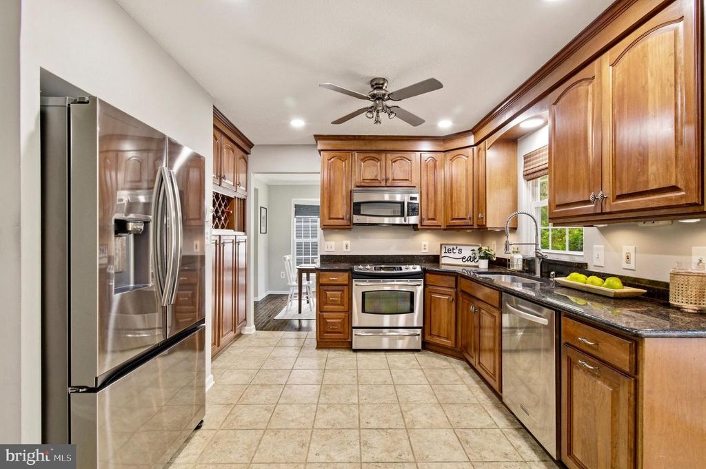Image 14 of property listing at 8535 AUTUMN HARVEST, Ellicott City, MD 21043