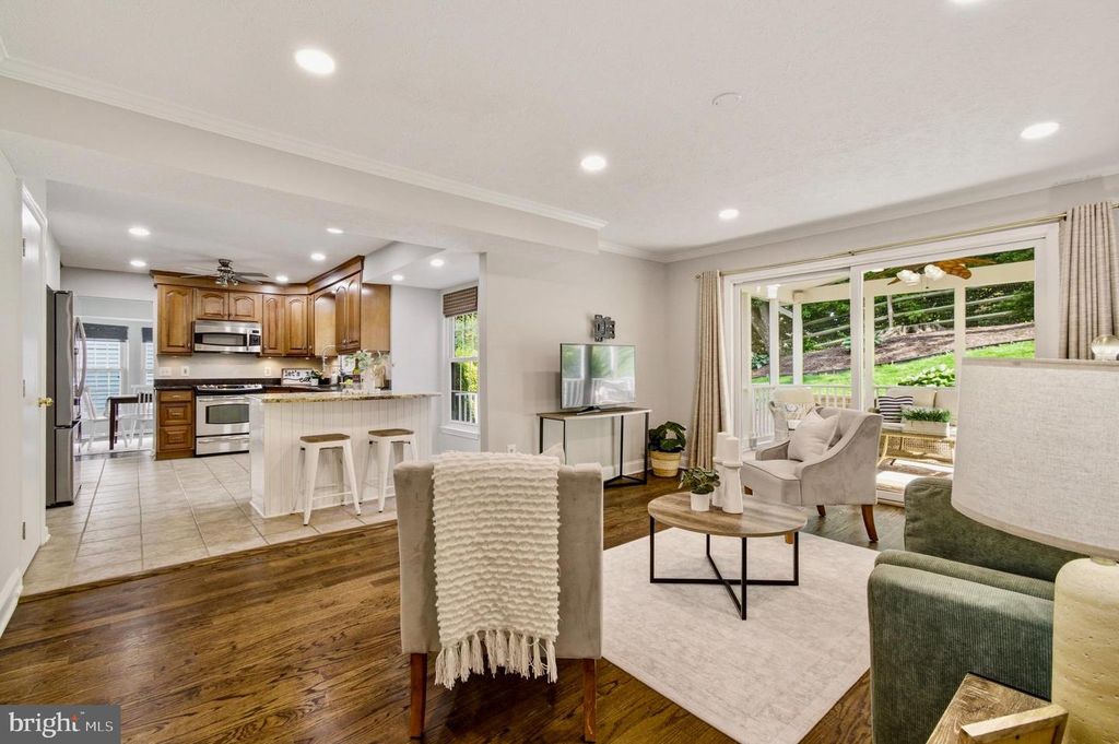 Image 18 of property listing at 8535 AUTUMN HARVEST, Ellicott City, MD 21043