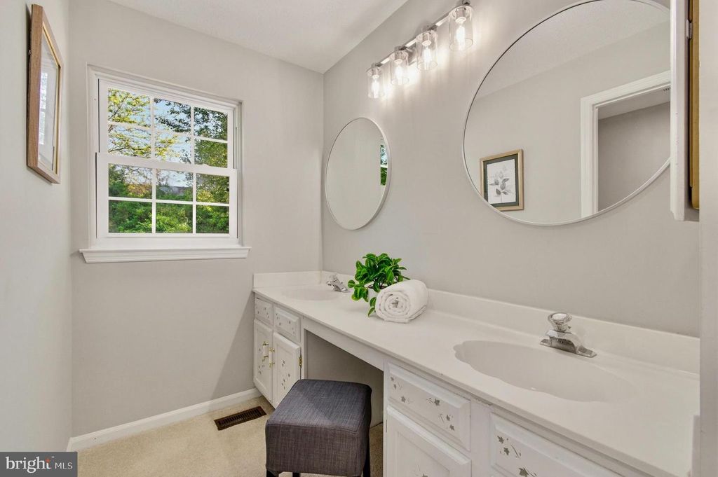 Image 29 of property listing at 8535 AUTUMN HARVEST, Ellicott City, MD 21043