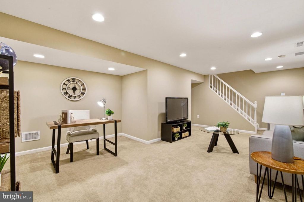 Image 37 of property listing at 8535 AUTUMN HARVEST, Ellicott City, MD 21043