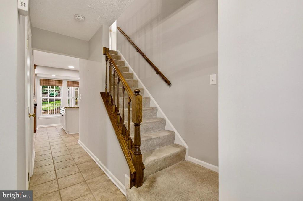 Image 4 of property listing at 8535 AUTUMN HARVEST, Ellicott City, MD 21043