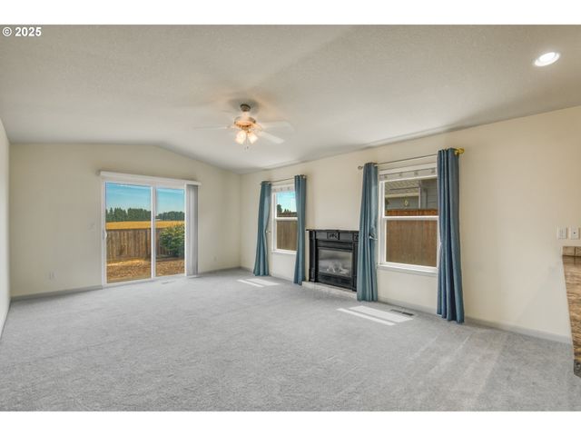 2469 DORSEY Dr, Hubbard, OR 97032