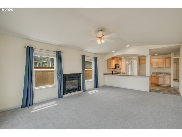 2469 DORSEY Dr, Hubbard, OR 97032