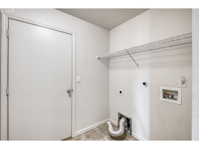 2469 DORSEY Dr, Hubbard, OR 97032