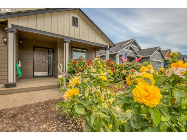 2469 DORSEY Dr, Hubbard, OR 97032