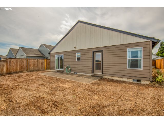 2469 DORSEY Dr, Hubbard, OR 97032
