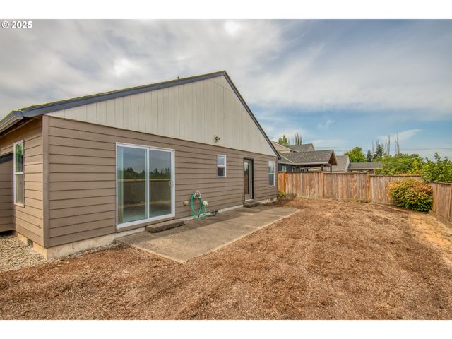 2469 DORSEY Dr, Hubbard, OR 97032