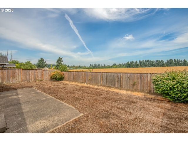 2469 DORSEY Dr, Hubbard, OR 97032