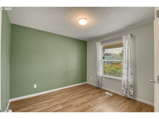 2469 DORSEY Dr, Hubbard, OR 97032